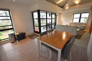 Lounge/Diner- click for photo gallery